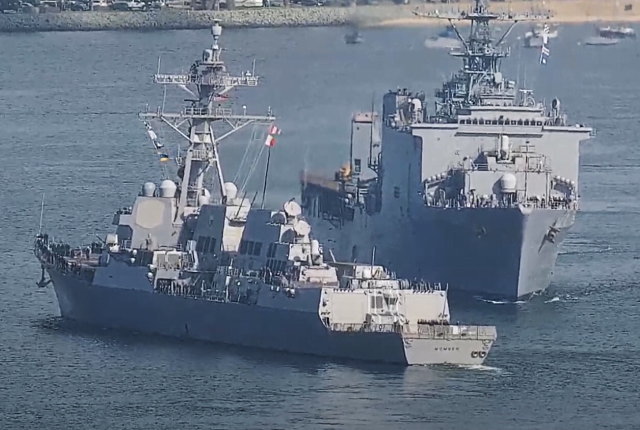 アメリカの駆逐艦と揚陸艦、正面衝突寸前回避