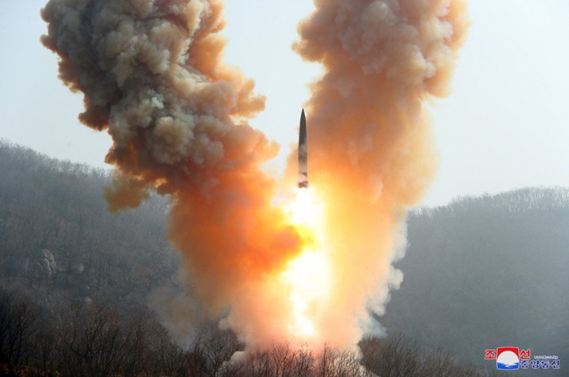 北朝鮮ミサイルサイロ弾道ミサイル_2
