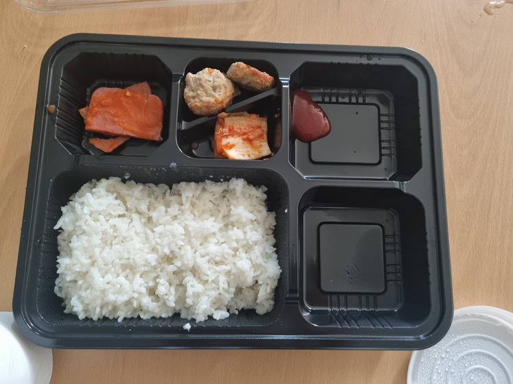 韓国軍コロナ隔離食事_1