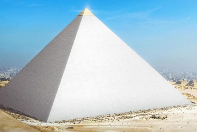研究者「ピラミッドは本来白色、パクられて今の姿になった」