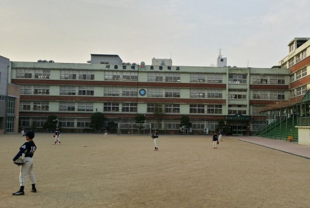 韓国の少子化、小学生は約60年で1/3まで減少