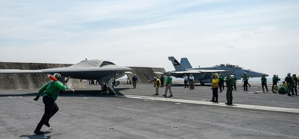 X-47b_FA-18