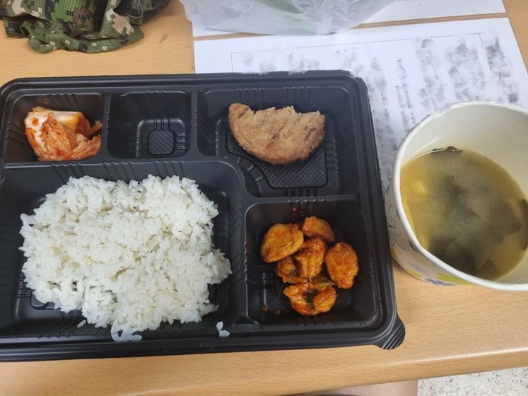 韓国軍コロナ隔離食事_2
