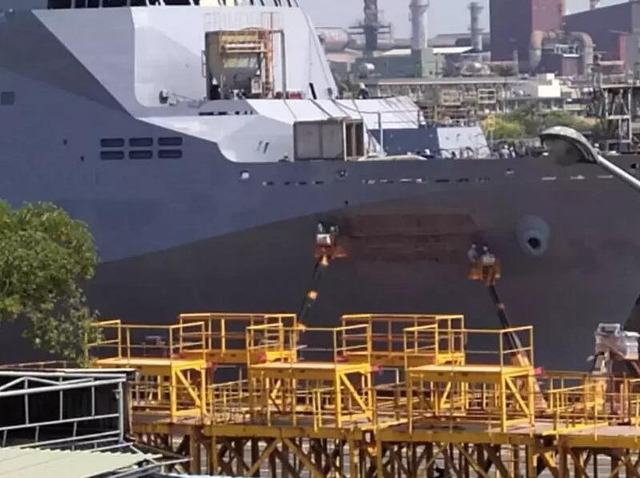 ドック型揚陸艦玉山級_3