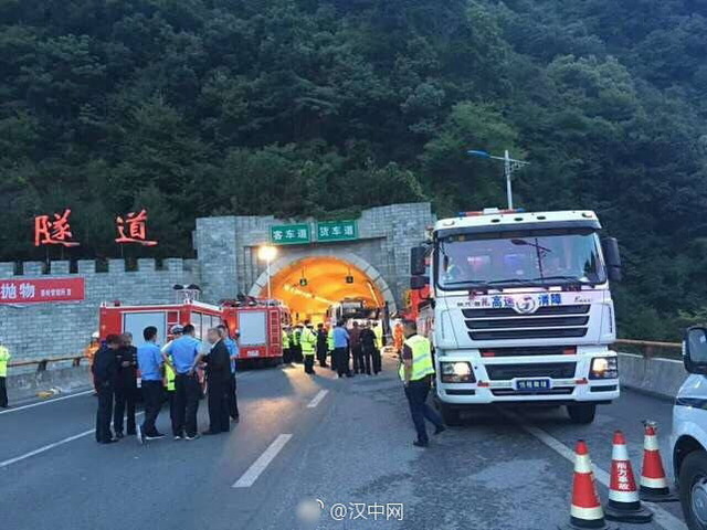 昆高速道路事故_10