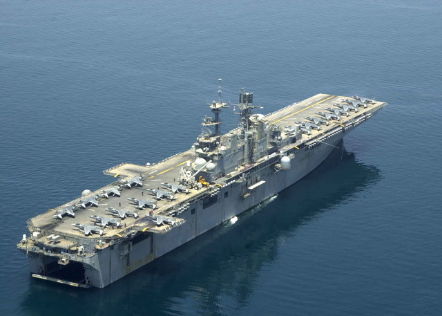 強襲揚陸艦_1