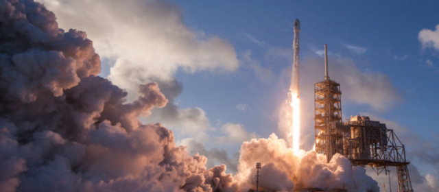 スペースX