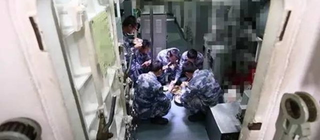 中国の潜水艦と食事_10