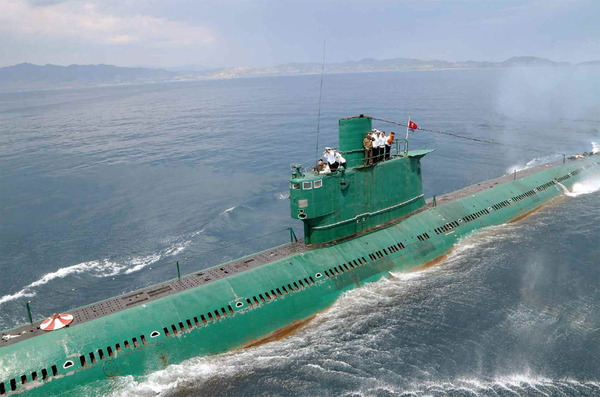 金正恩氏潜水艦視察_7