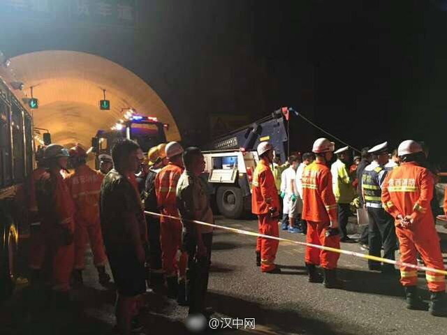 昆高速道路事故_1