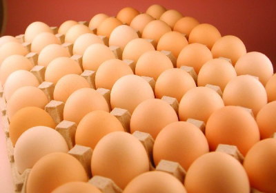 7435