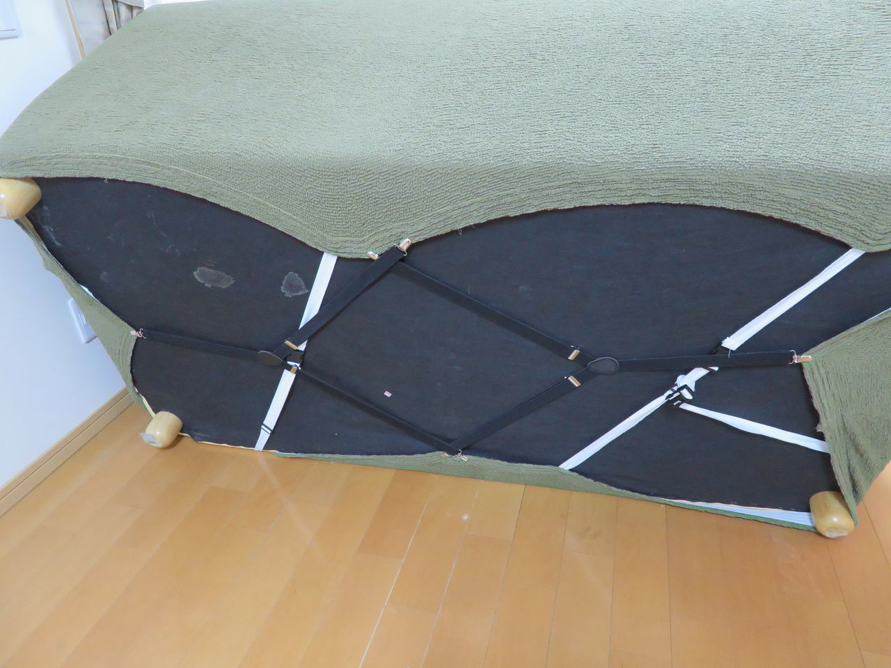 ソファーカバーのズレの解消法 色々試して コレが良いと思いましたわ W 主婦 ざっぱ の めざせ スッキリ空間