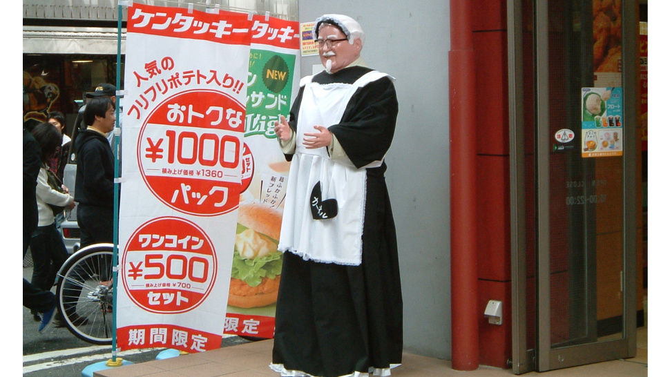 Kfc 日本の カーネルサンダースの 人形の扱い ワロタｗｗｗｗｗｗｗｗ 様々なコスプレ人形の画像一覧 お茶と牛乳の空間