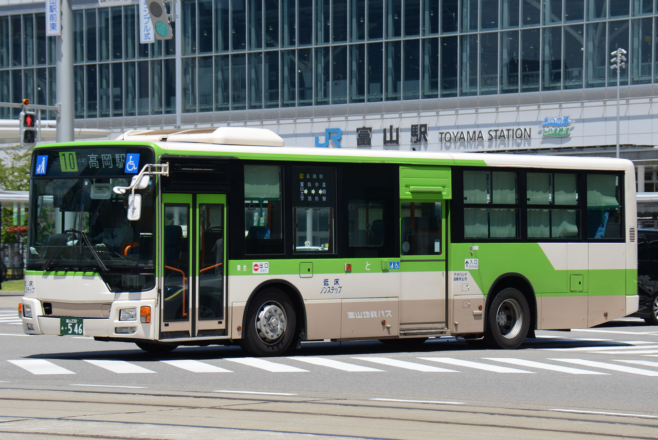 富山地方鉄道 大型車 ざっしーのただ載せてゆくだけ