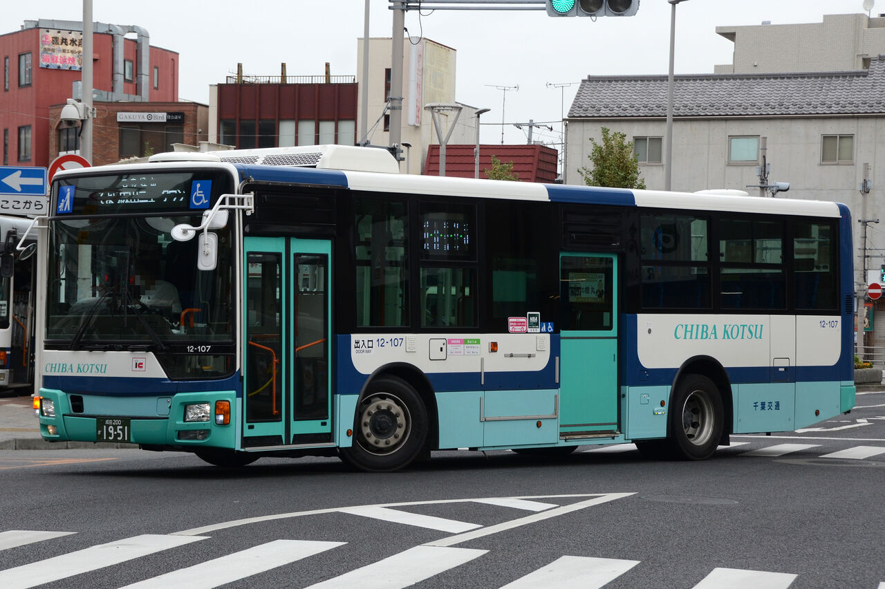 千葉交通 成田200か1951 : ざっしーのただ載せてゆくだけ