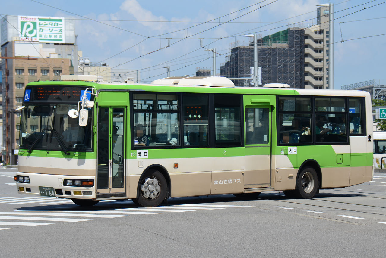 富山地方鉄道 中型移籍車 ざっしーのただ載せてゆくだけ