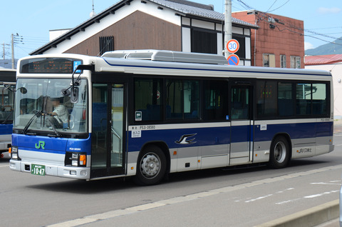 JRバス東北　日産3軸車 貸切運用車 貸切バス｜JRバス東北【公式HP】｜高速バス 仙台－新宿 3列