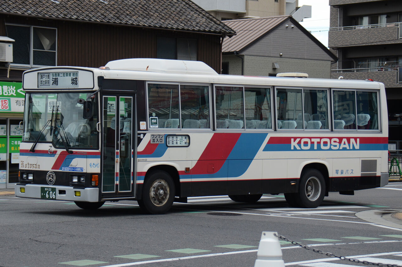 琴参バス 中型車 ざっしーのただ載せてゆくだけ