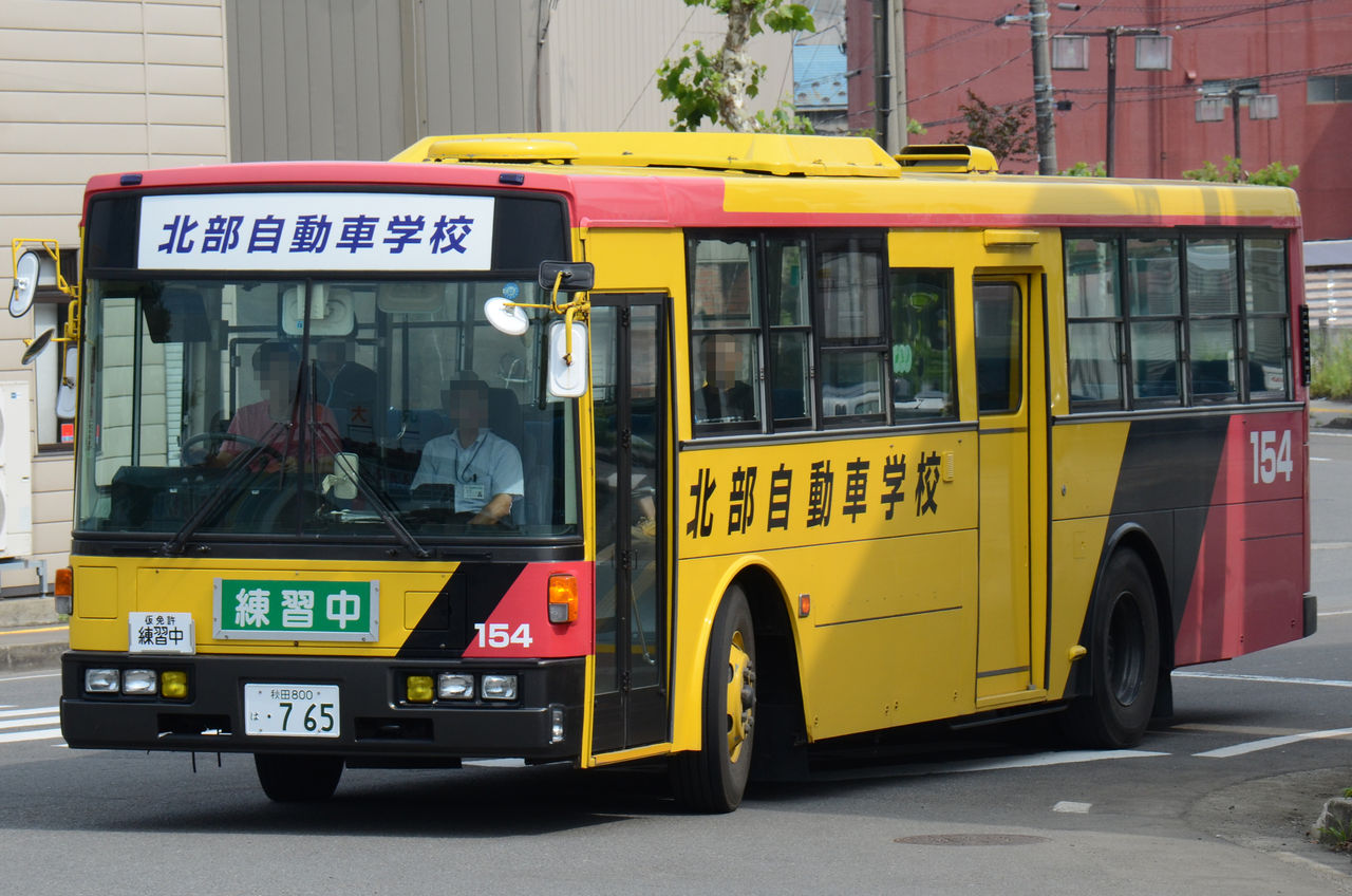 旅先で撮影した自動車教習所のバス ざっしーのただ載せてゆくだけ