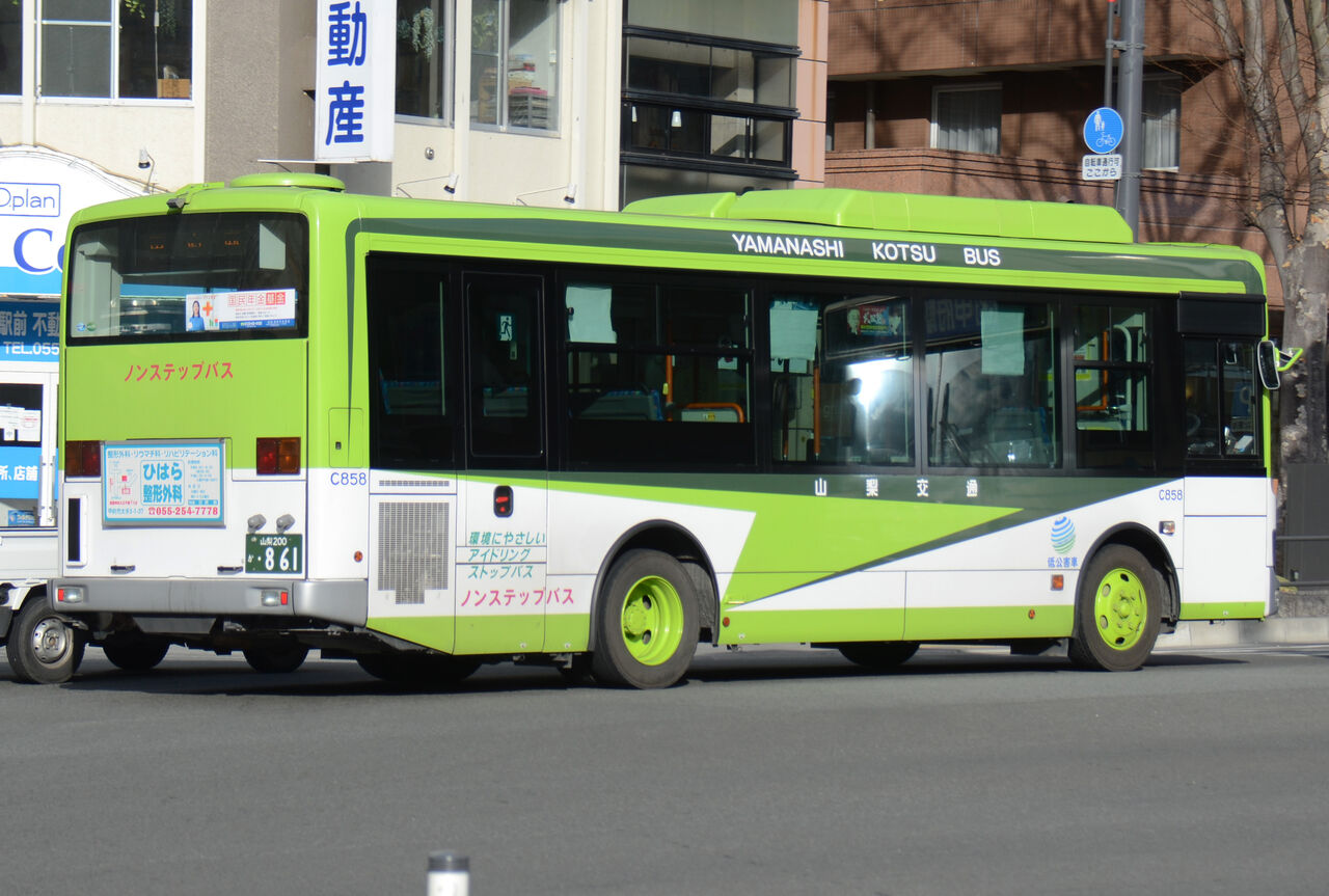 山梨交通 中型車 ざっしーのただ載せてゆくだけ