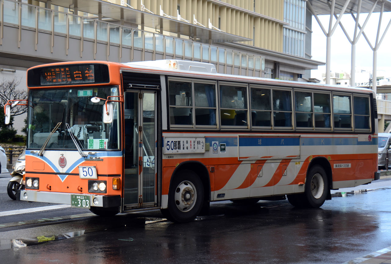 沖縄バス経塚駐車場