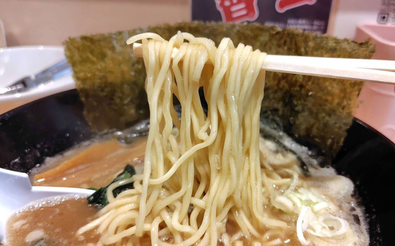 茨城豚骨 美しょう@八王子市<豚骨醤油＋半ライス＋餃子> : ZATSUの