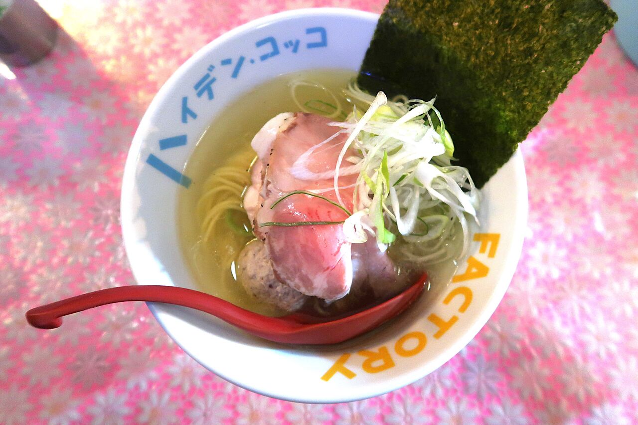 ハイデン・コッコFactory らーめん 凛々(ﾘﾘｨ)＠福生市<限定・凛々しい