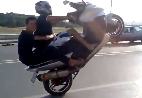 Tmaxでニケツウィリー Over Speed バイク動画紹介ブログ