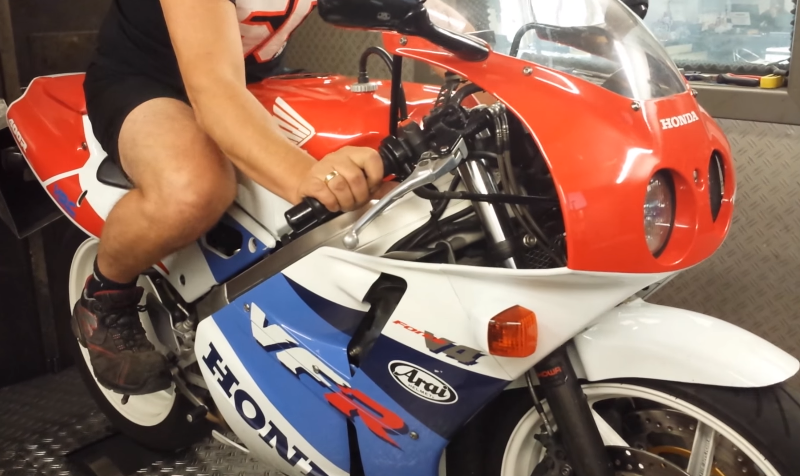 Nc30ことvfr400rのシャシダイ動画 Over Speed バイク動画紹介ブログ Nc30ことvfr400rのシャシダイ動画 Over Speed バイク動画紹介ブログ