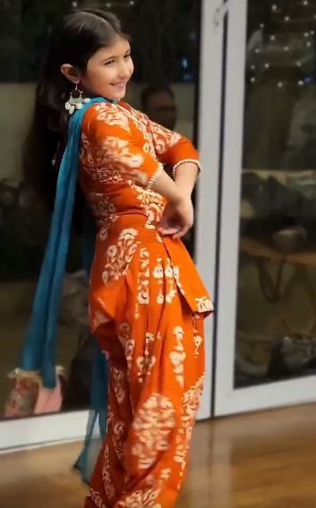インド