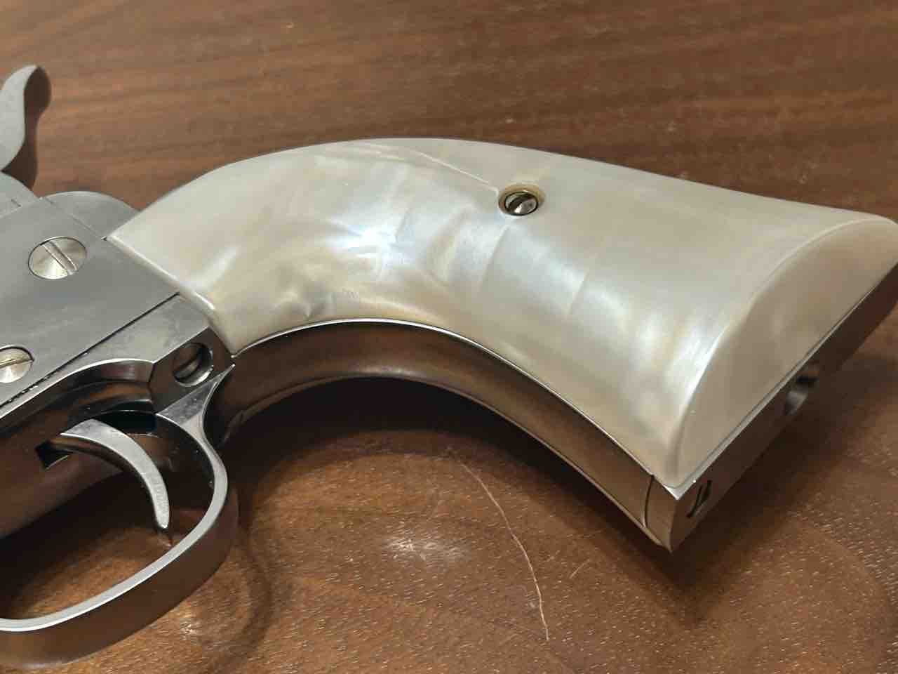 マルシン　SAA アーティラリー シルバー　パールグリップ Amazon | マルシン コルト SAA.45 アーティラリー シルバーABS 木製