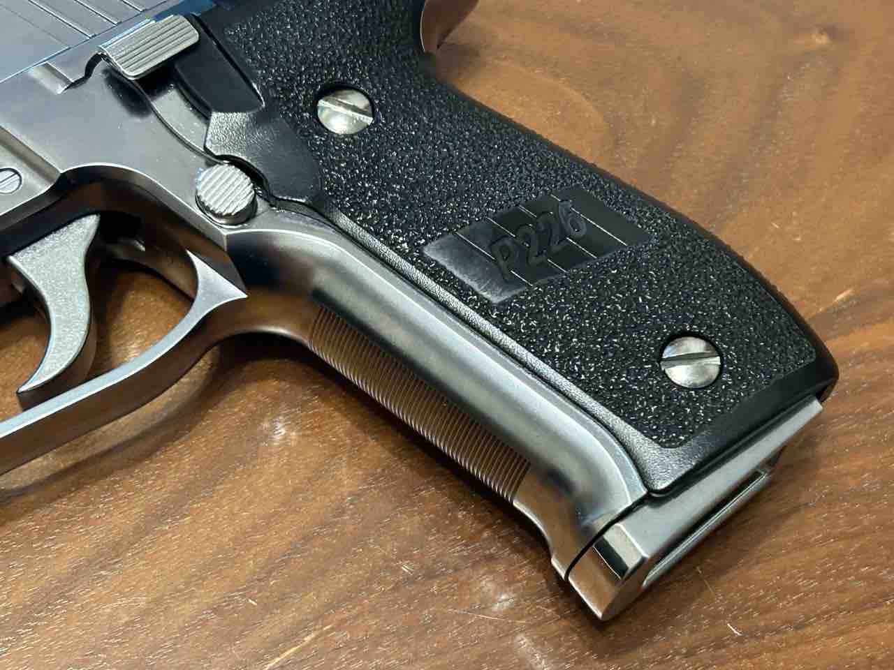 東京マルイ シグP226レイル クロームステンレス : 気ままにエアガン