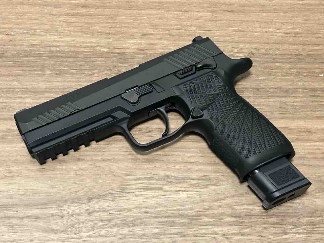 東京マルイP320 ロングマガジン付き