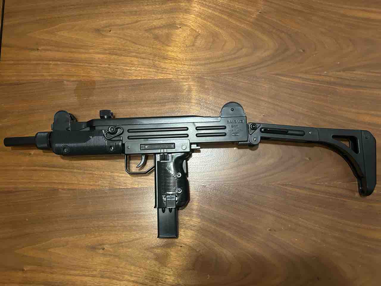 東京マルイ SMG UZI （ポンプアクション） : 気ままにエアガンレビュー