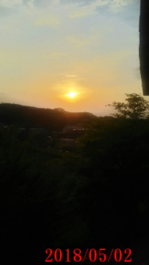 ①本日のスタート地点玄関先から見るRising Sun