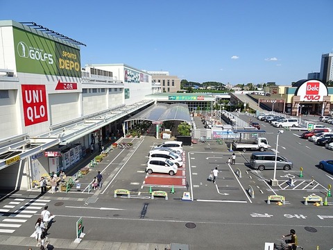 960px-多摩ニュータウンにある複合商業施設「ぐりーんうぉーく多摩」150920