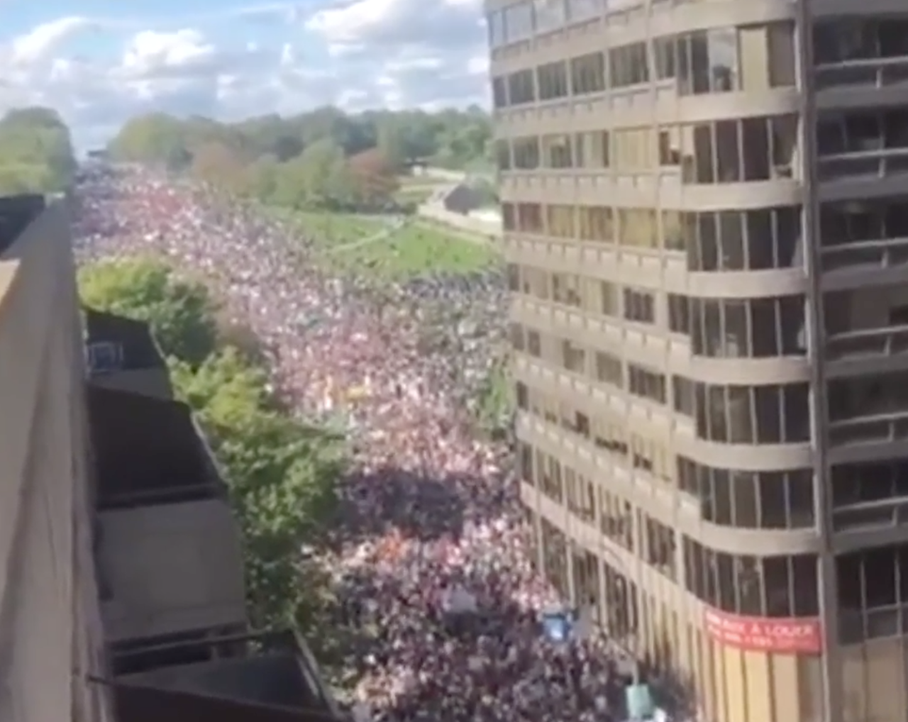 衝撃 気候変動対策求め モントリオールで50万人にも及ぶデモが行われる レディっと速報