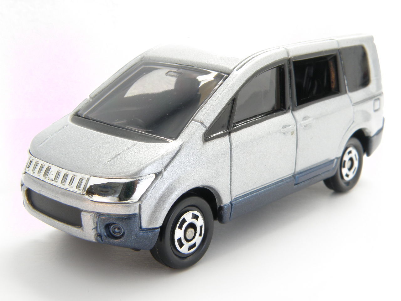11月絶版車レビュー 三菱 デリカ D 5 トミカ 絶版報告所 11月絶版車レビュー 三菱 デリカ D 5 トミカ 絶版報告所