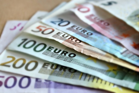 banknotes-209104_1280