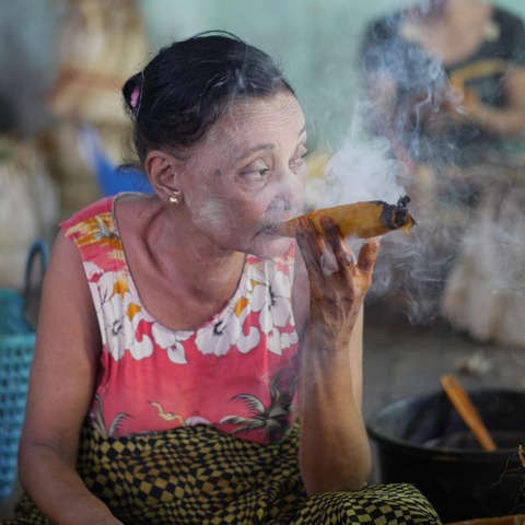 smoking-504528_1280