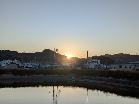 PXL_20251205_221853052