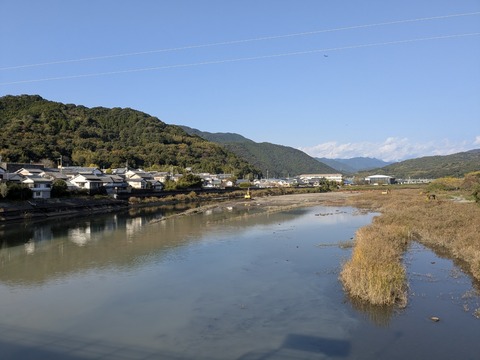 PXL_20251125_052159685