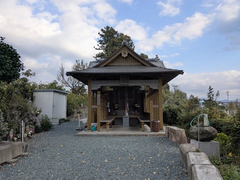 PXL_20251126_233521452