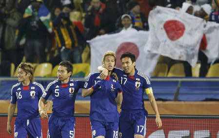 W杯日本代表デンマークを下し決勝トーナメント出場