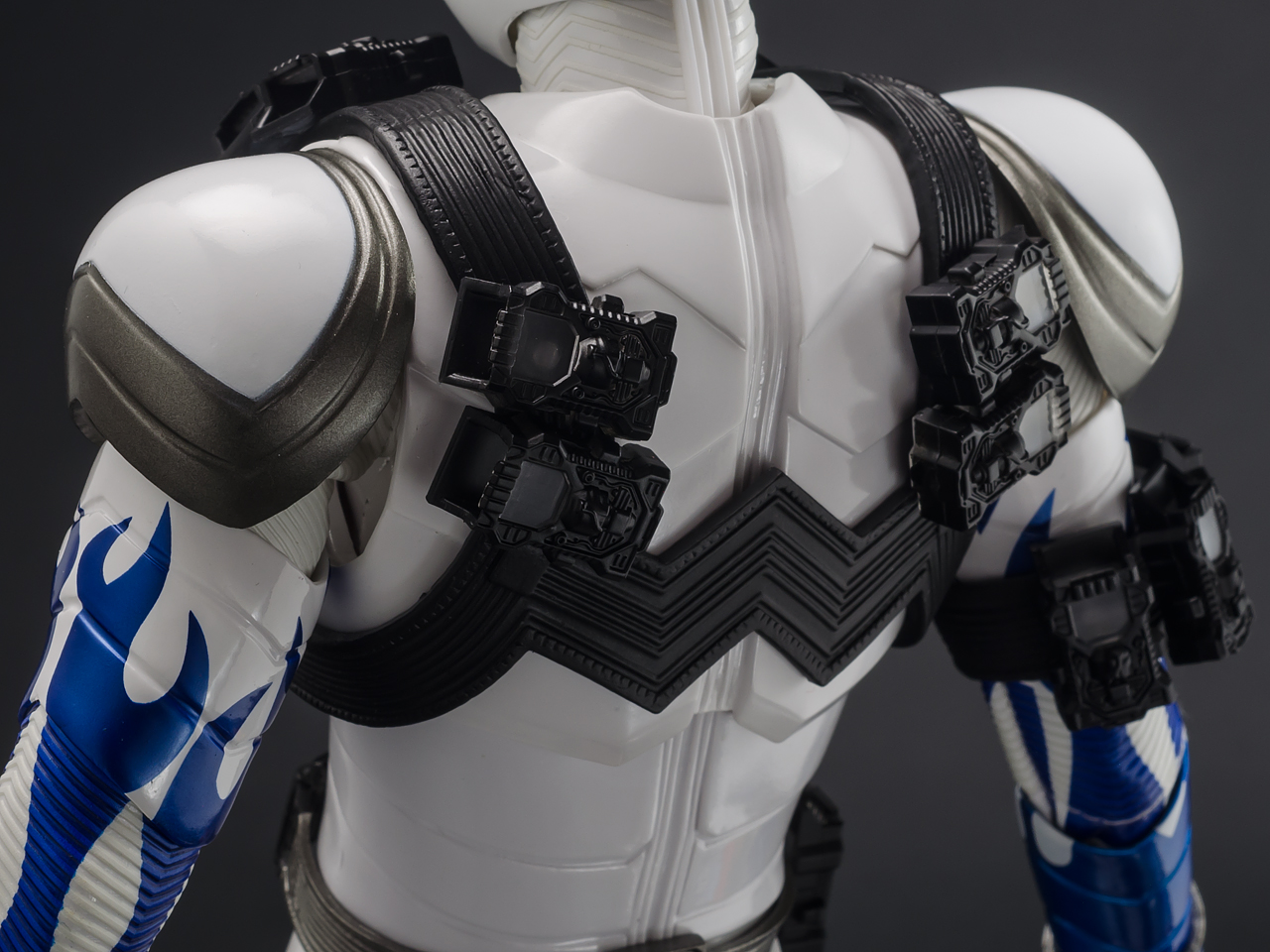 メディコム・トイ RAH DX 仮面ライダーエターナル レビュー : きんけつ