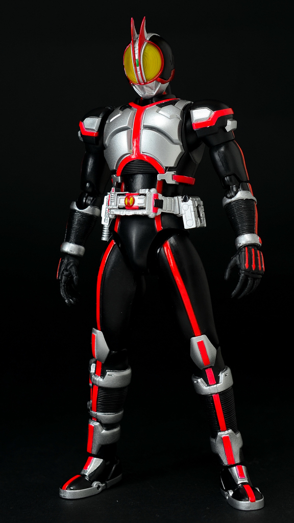 仮面ライダーファイズ 一体型コスチューム 塗装済み完成品（発光ギミック搭載） ファイズの特徴でもあるLED発光ギミックも搭載！『仮面ライダー