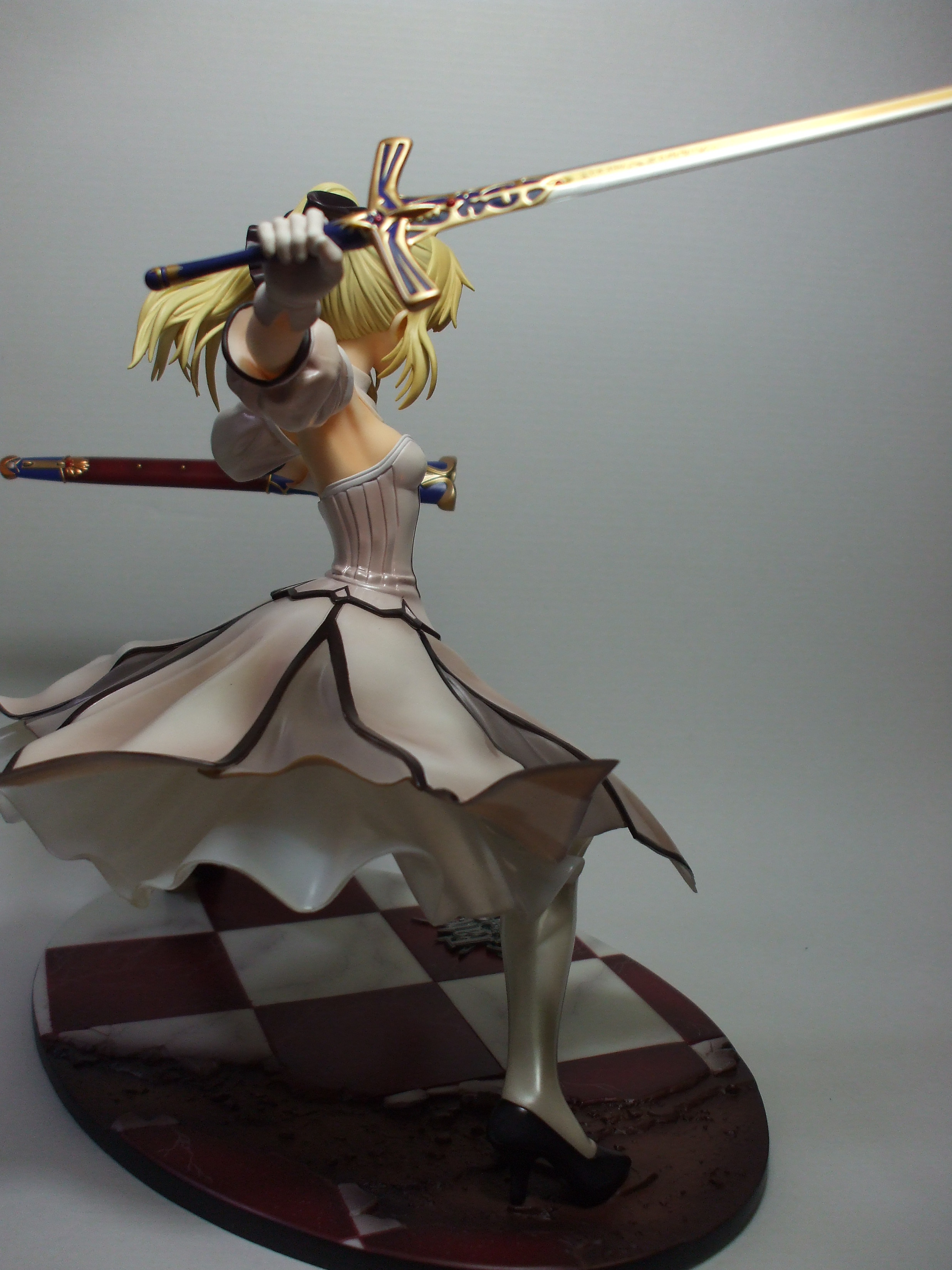 グッドスマイルカンパニー 1/7 セイバー・リリィ ～勝利すべき黄金の剣