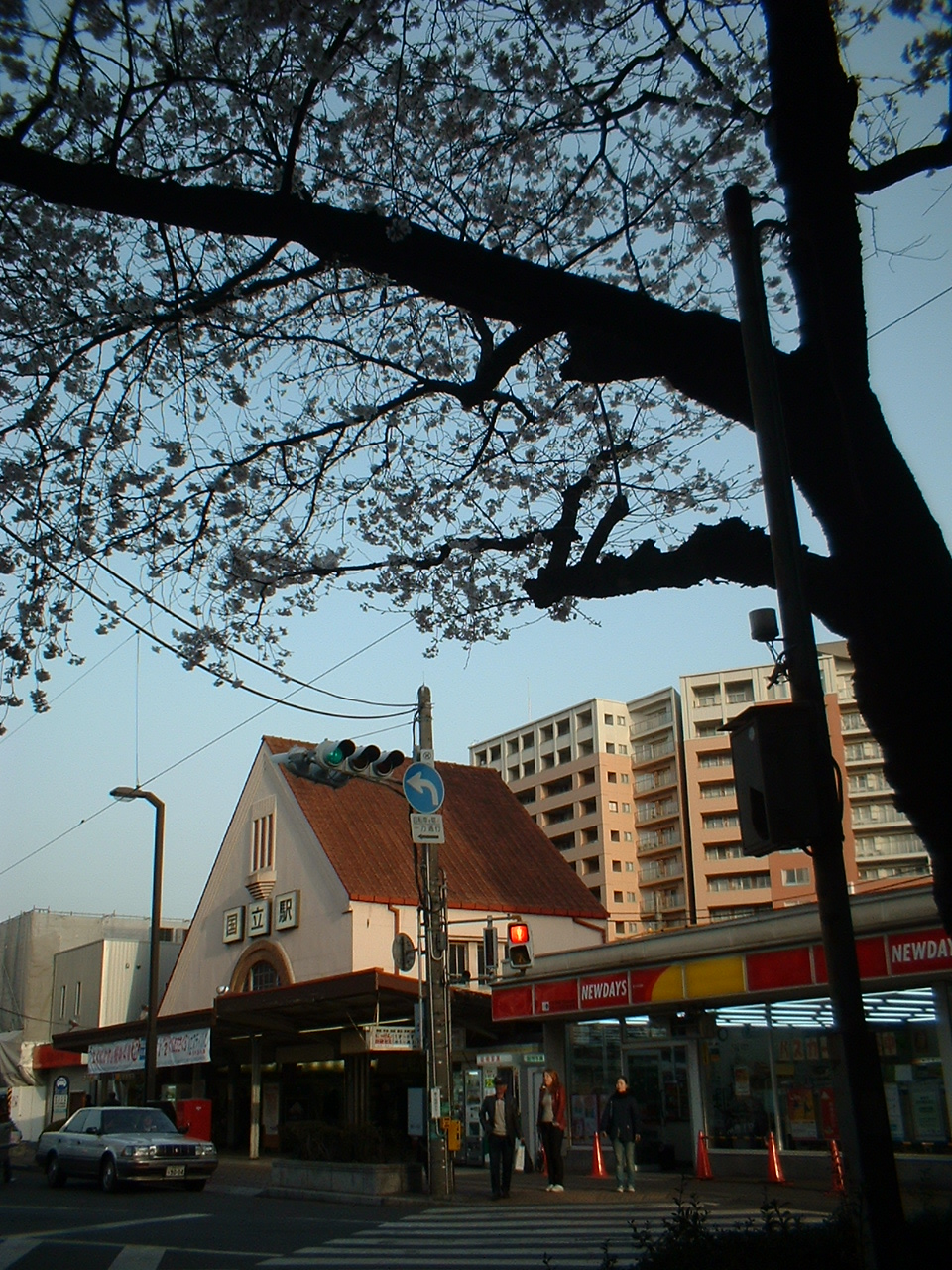 国立駅舎の解体 など 何でそーなるの 欽ちゃん口調で 出版営業員ブログ