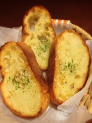 ガーリックトースト(300円)