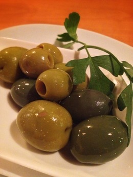 イタリア産オリーブの盛り合わせ(450円)